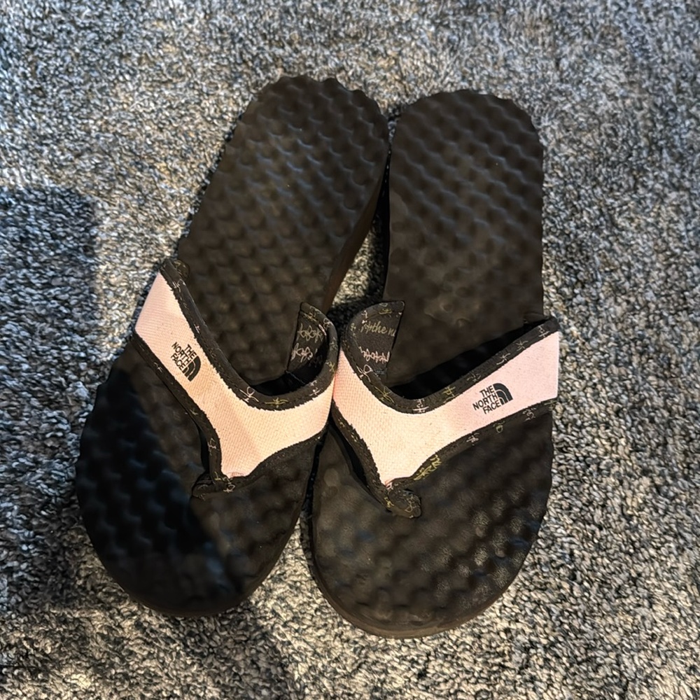Womens Size 9 North Face Sandals